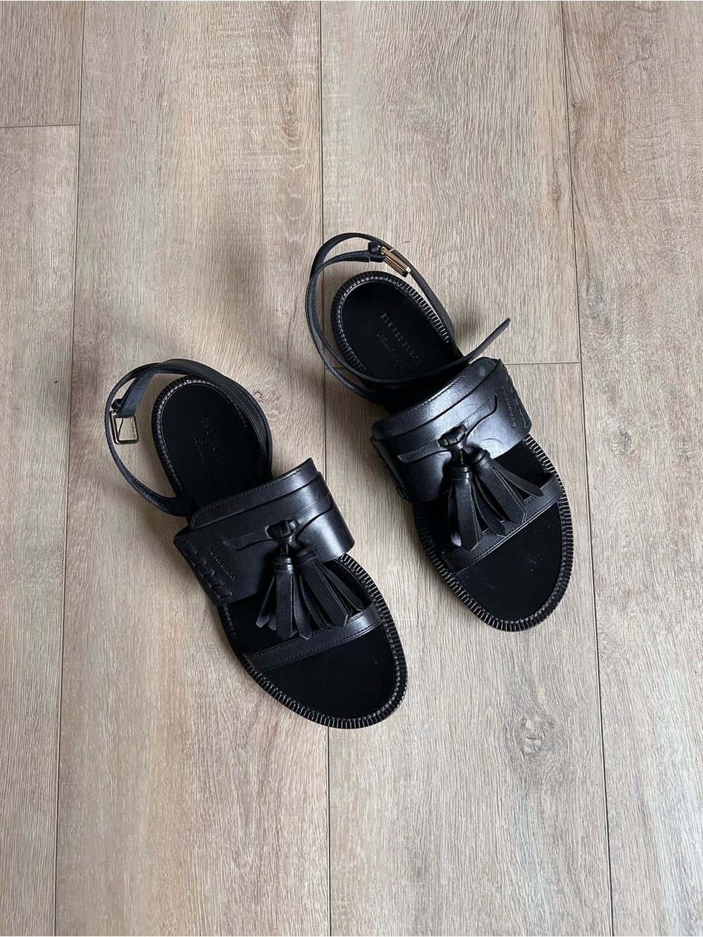 Burberry Black Leather Bethany Flat Sandals Size 39